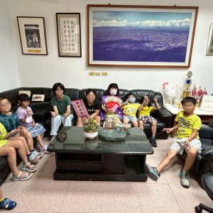 LINE_ALBUM_1141002~訪視大溪國小清寒學童_251010_8