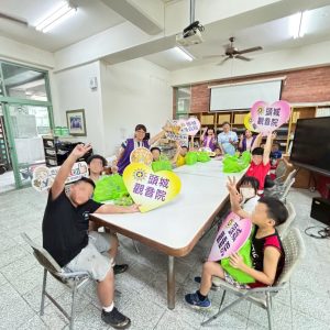 LINE_ALBUM_1141017~訪視士敏國小清寒學童_251021_14