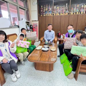 LINE_ALBUM_115122 ~訪視三民國小清寒學童_260130_9