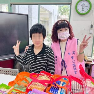 LINE_ALBUM_115319~訪視士敏國小清寒學童4