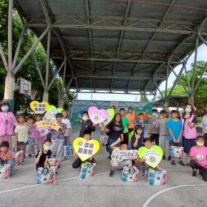 LINE_ALBUM_115422~訪視公館國小清寒學童_260502_3