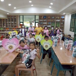 LINE_ALBUM_115423~訪視育才國小清寒學童_260502_8